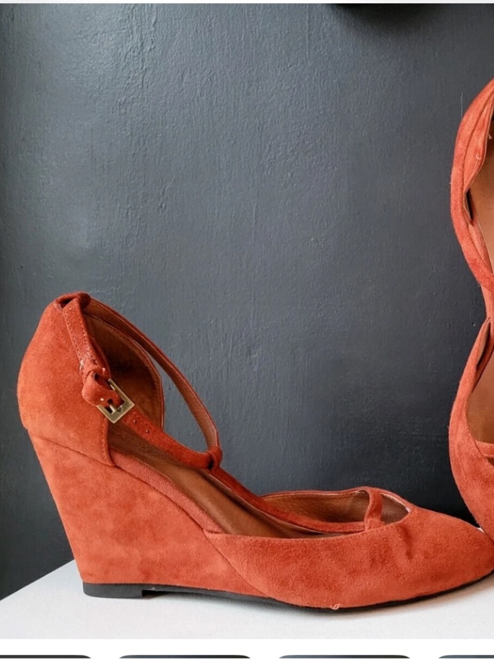JEFFREY CAMPBELL RUST BROWN
GENUINE SUEDE T STRAP WEDGE
HEELS Sz 8